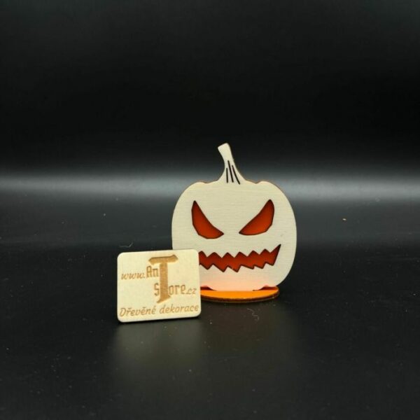 Dřevěná dýně na podestě – A10