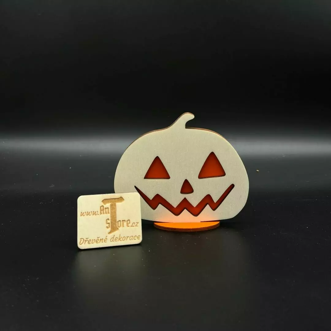 Dřevěná dýně na podestě – A2