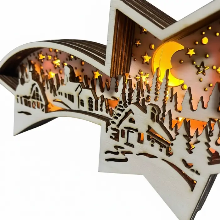 Dřevěná svíticí kometa s vesničkou Dřevěná svíticí kometa s vesničkou detail