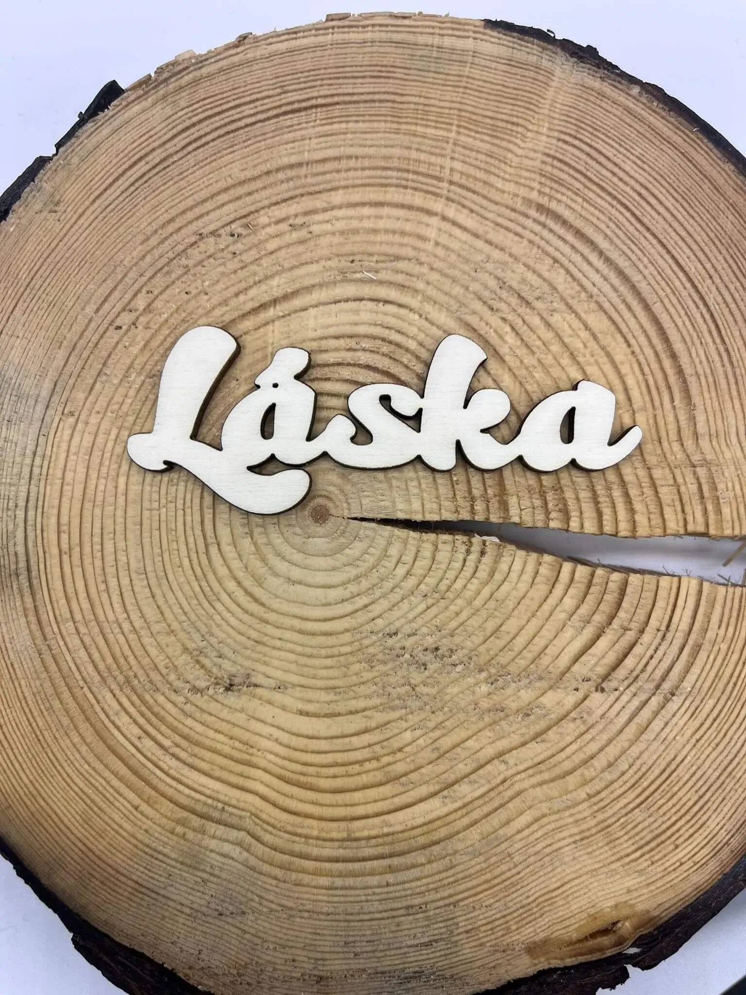 Dřevěný nápis - Láska Dřevěný nápis - Láska