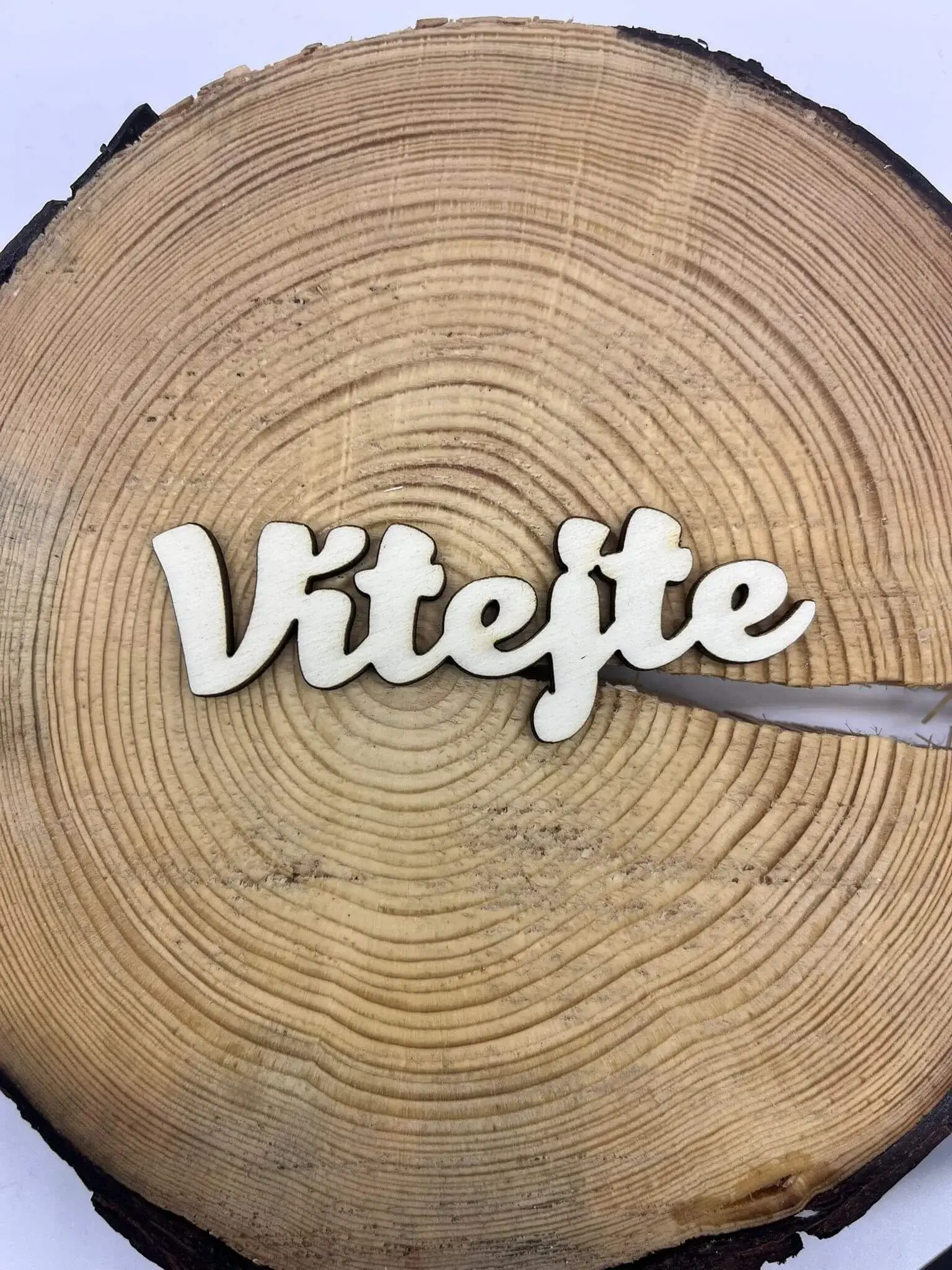 Dřevěný nápis - Vítejte Dřevěný nápis - Vítejte